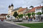 Rynek w Trenczynie z kościołem pijarów